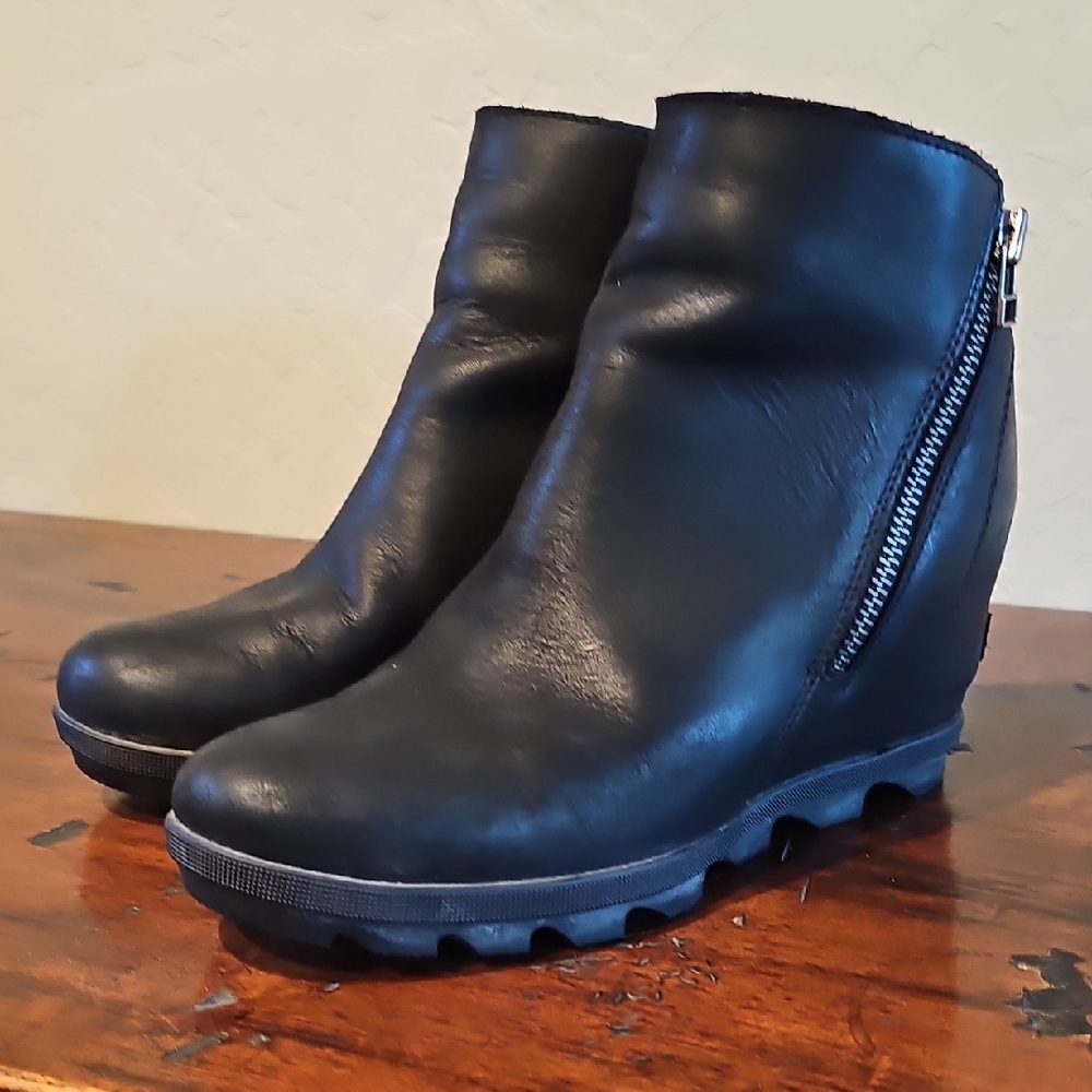 Sorel Black Wedge Boots with Zipper
